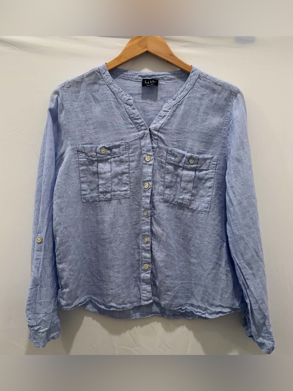 Nicole Miller Women 100% Linen V-neck Button down roll over sleeve Blue L